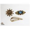 Image 1 : LOT 3 VINTAGE ORNATE BROOCHES