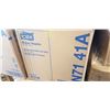 Image 2 : NEW TORK DINNER NAPKINS, 1/4 FOLD, WHITE, 12 X 334PCS