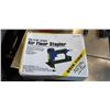 Image 2 : BALCK AND DESCKER SANDER AND AIR FLOOR STAPLER