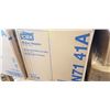 Image 2 : NEW TORK DINNER NAPKINS, 1/4 FOLD, WHITE, 12 X 334PCS