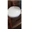 Image 2 : BRONDELL NON ELECTRIC BIDET WITH ACCESORIES