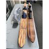 Image 2 : LONGBOARD DECK AND TWO WATER SKIS