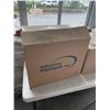 Image 2 : 2 CASES OF WHITE PLASTIC CONTAINERS WITH CASE OF LIDS