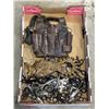 Image 1 : TRAY OF SCISSORS, TOOL POUCH AND DECOR ITEM