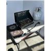 Image 2 : PROPANE STOVE AND TANK