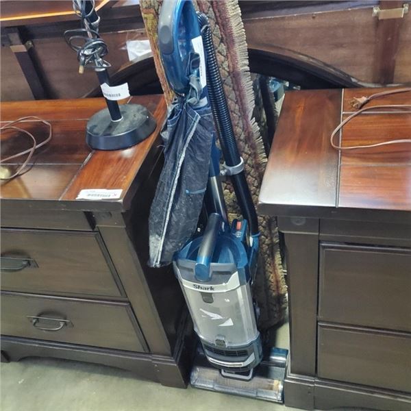 SHARK LIFTAWAY UPRIGHT VACUUM TESTED WORKING