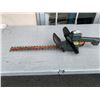 Image 1 : BLACK AND DECKER HEDGE TRIMMER