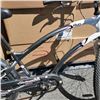 Image 2 : SILVER AND WHITE SCHWINN BIKE