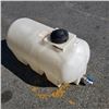 Image 2 : PLASTIC TANK WITH SHUT OFF VALVE