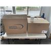 Image 1 : 2 CASES OF WHITE PLASTIC CONTAINERS WITH CASE OF LIDS
