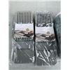 Image 2 : NEW QUEENSIZE GREEN VELVET DUVET COVER AND 2, KNIFE ORGANIZERS