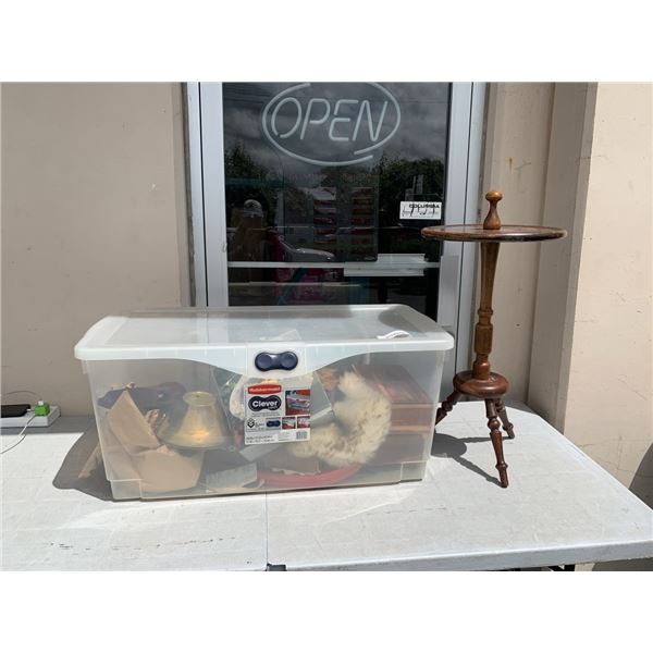 TOTE OF ASSORTED DECOR ITEMS