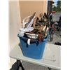 Image 1 : LARGE TOTE OF ESTATE DECOR ITEMS