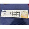 Image 1 : INSIGNIA 13"-32" FIXED TV WALL MOUNT, RETAIL $29