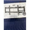 Image 2 : INSIGNIA 13"-32" FIXED TV WALL MOUNT, RETAIL $29