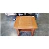 Image 2 : MISSION OAK ENDTABLE AND 2 BAR STOOLS