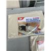 Image 2 : 3 NEW 26 X 19 INCH SELF WARMING PET BLANKETS