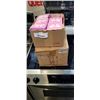 Image 1 : 2 BOXES OF BUD VASES
