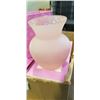 Image 2 : 2 BOXES OF BUD VASES