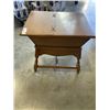 Image 2 : VILLAS MAPLE LIFT STORAGE END TABLE