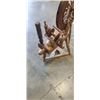 Image 2 : ANTIQUE SPINNING WHEEL