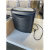 Image 2 : TURNTABLE AND PAPER SHREDDER