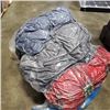 Image 2 : 2 FLEECE QUEEN ZIZE BLANKETS AND TWIN SIZE BLANKET