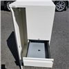 Image 2 : SQUARE WHITE ORGANIZING SHOP CABINET, WITH KEY