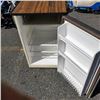 Image 2 : AVANTI RV FRIDGE
