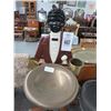 Image 2 : Cast Butler Ashtray, Vintage Photos - 3