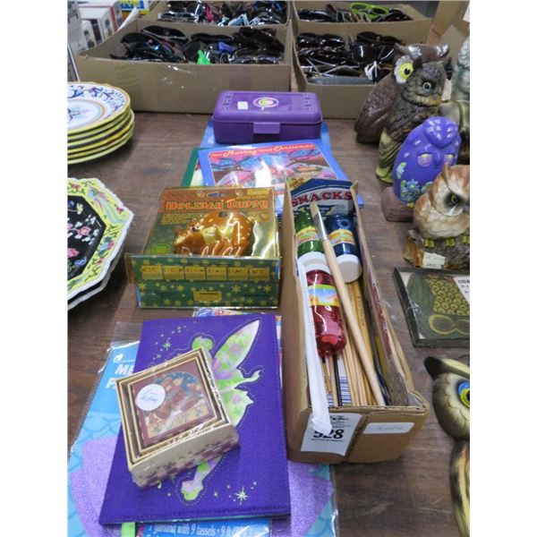 Craft Kits, Holiday Buddy Booklight, Paint Brushes, Books