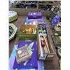 Image 1 : Craft Kits, Holiday Buddy Booklight, Paint Brushes, Books