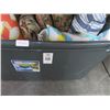 Image 2 : Tub w/Decorator Pillows