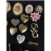 Image 5 : Nice Lot of Decorative Brooches and Pins
