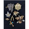 Image 1 : Lot of 8 Vintage Brooches and Pendants