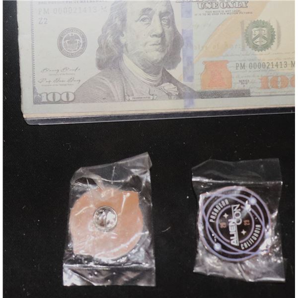 ZZ ALIEN CON ENAMEL PINS LOT OF 2