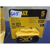 Image 3 : DeWalt DCB205 Lithium Ion Battery & DCB118 Charger in Package