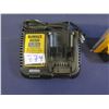 Image 2 : DeWalt DCB204 Lithium Ion Battery, DCB115 Charger & Carry Case