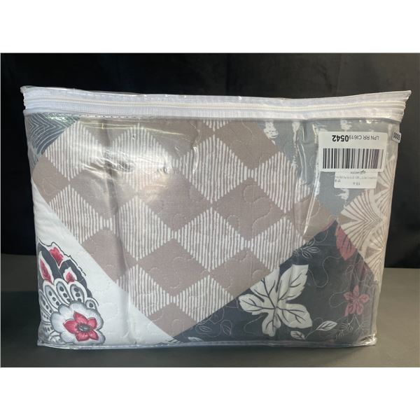 Lot of 1 Brindille King Size Quilt/Bedding Set (98 x 108inch) - Patchwork Design - Brand New