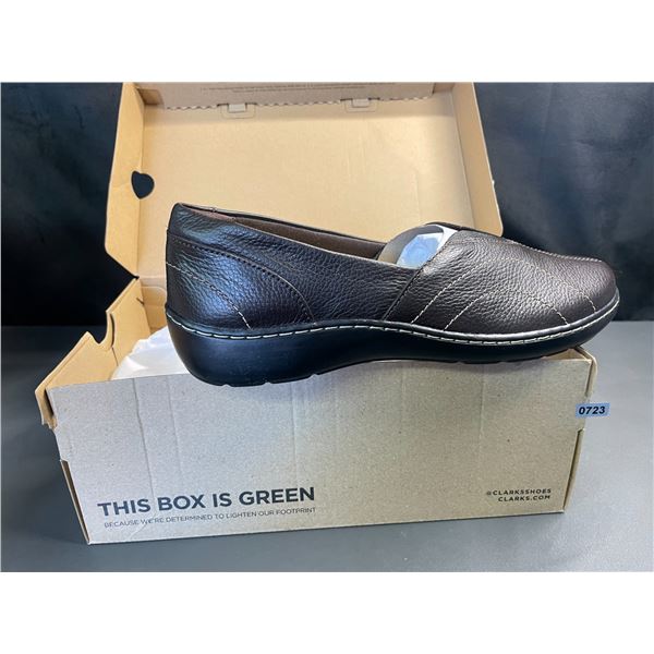 Lot of 1 Pair of Clarks Cora Meadow Dark Brown Leather Shoes - Size 11 Mens - Brand New In Box