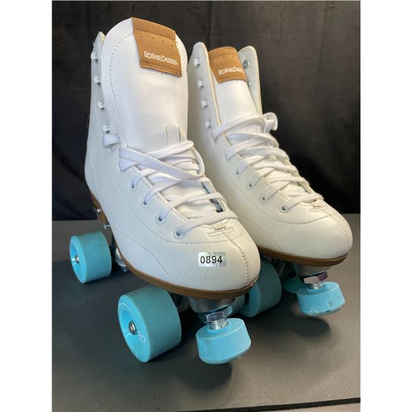 Lot of 1 Pair of RollerDerby Roller Skates - Size 9 - Used (Great Shape - Nearly New)