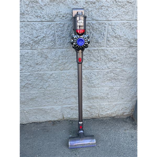 Lot of 1 Dyson Vacuum w/ Battery - Used