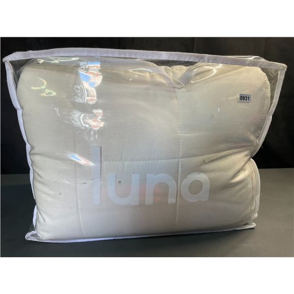 Lot of 1 Luna Weighted Blanket