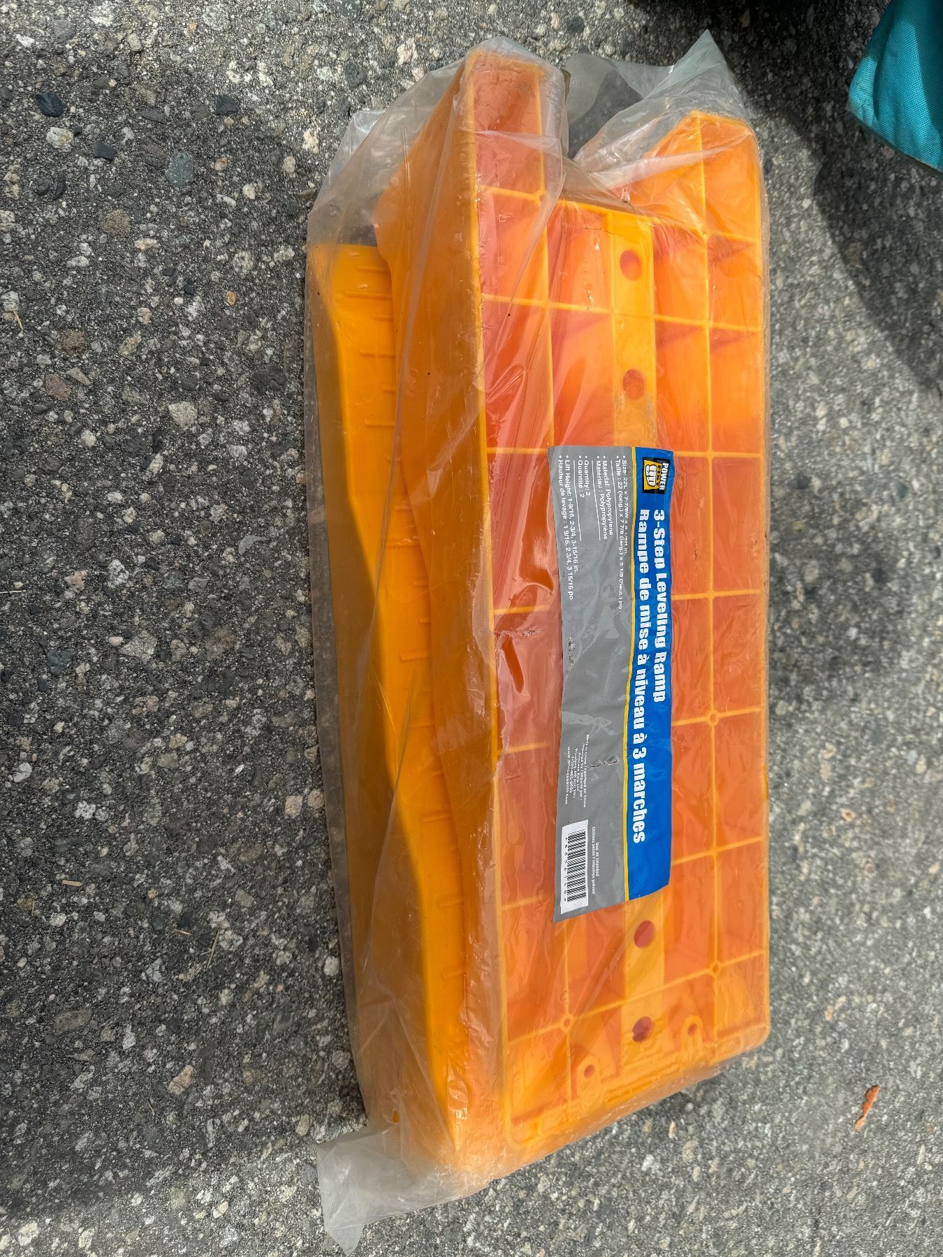 Three step leveling ramp