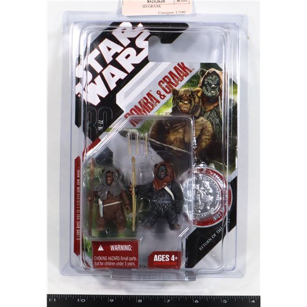 STAR WARS ROMBA AND GRAAK FIGURES IN A STAR CASE