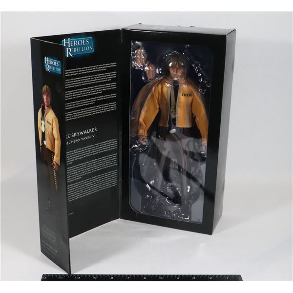 STAR WARS Luke Skywalker Rebel Hero Yavin IV - Exclusive