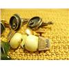 Image 3 : Lot of: 4 pair of cufflinks, jade, elk's teeth (74)