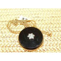 Jet and pearl pendant with chain (74)