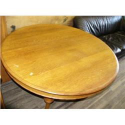 Beautiful round oak table with 2 leaves (165)