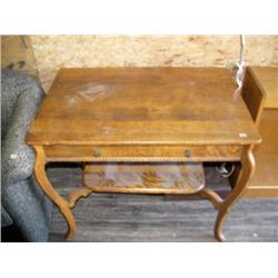 Oak table with drawer (165)